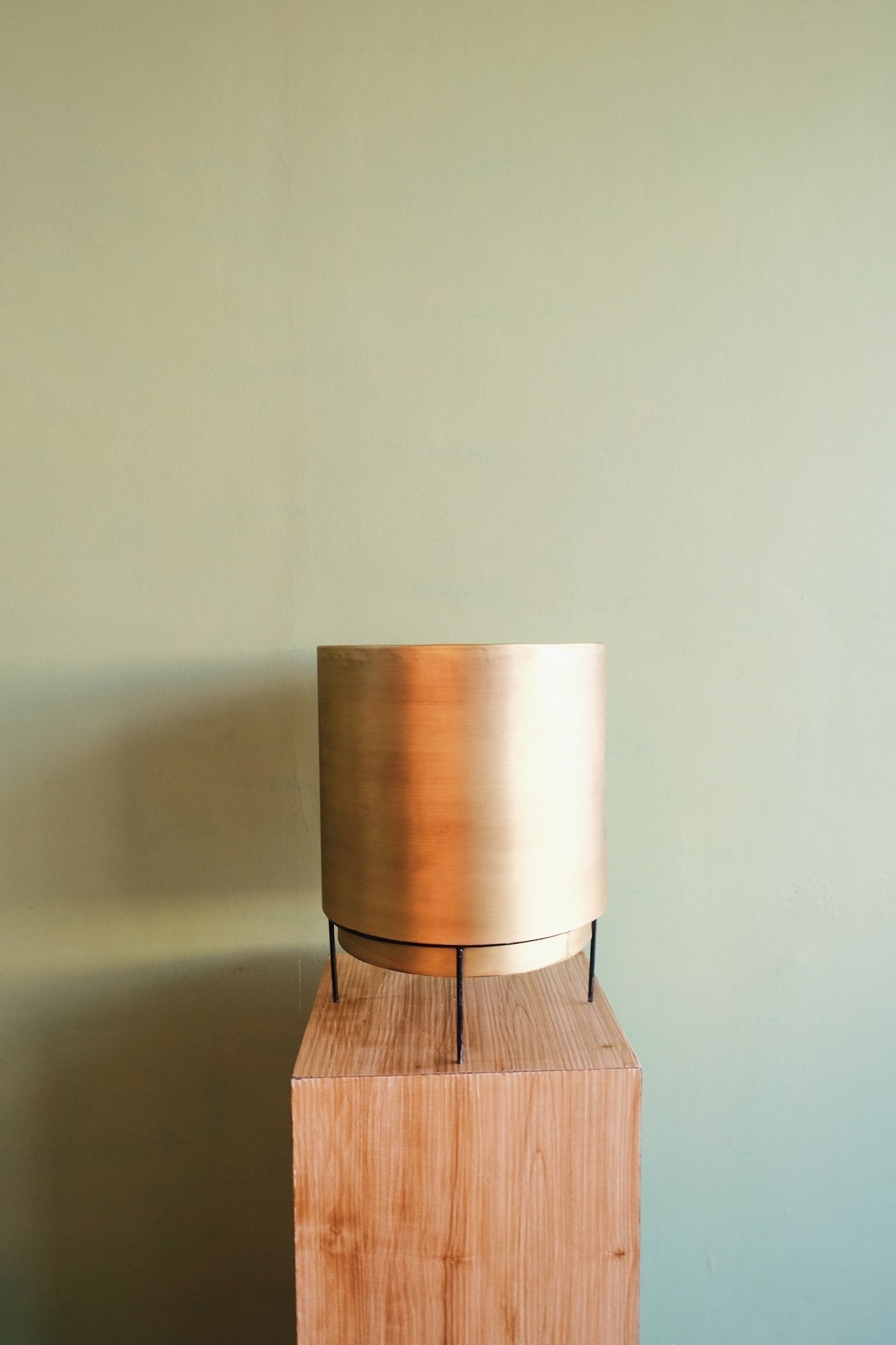 XL Handcrafted Polished Brass Round Floor Planter - Lustere Living